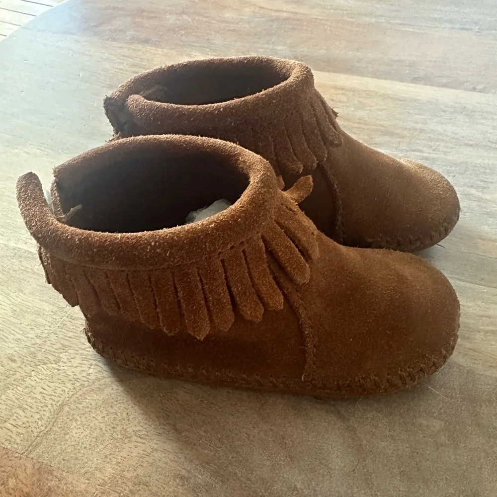 Minnetonka Kids Moccasins in Brown Suede with Fringe